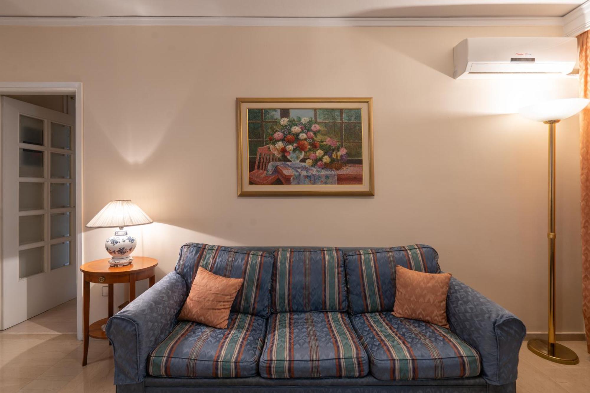 Thissio Family Apartment Athena Bagian luar foto